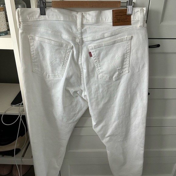 Levi’s Wedgie Straight Ripped Jeans - Picture 3 of 3